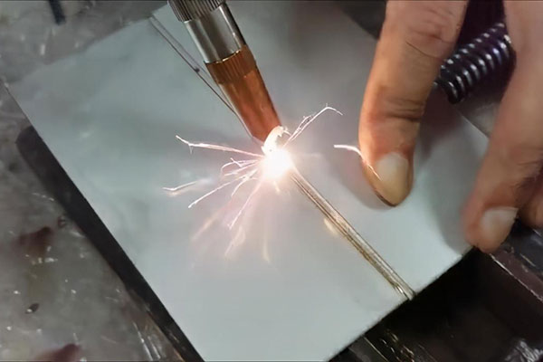 手持式激光焊接機與傳統(tǒng)焊接機比有什么優(yōu)勢？